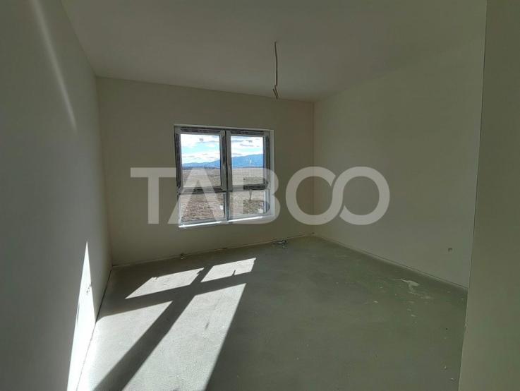 Apartament 3 camere balcon de 8 mp si loc parcare privat COMISION 0%