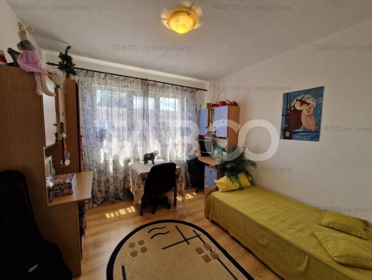 Apartament bloc cu lift 3 camere decomandat 64 mp pivnita Vasile Aaron