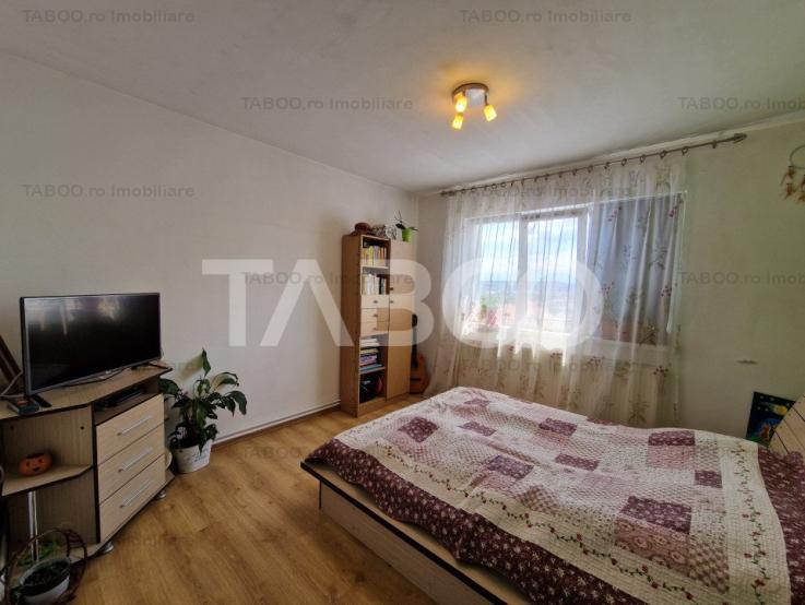 Apartament bloc cu lift 3 camere decomandat 64 mp pivnita Vasile Aaron