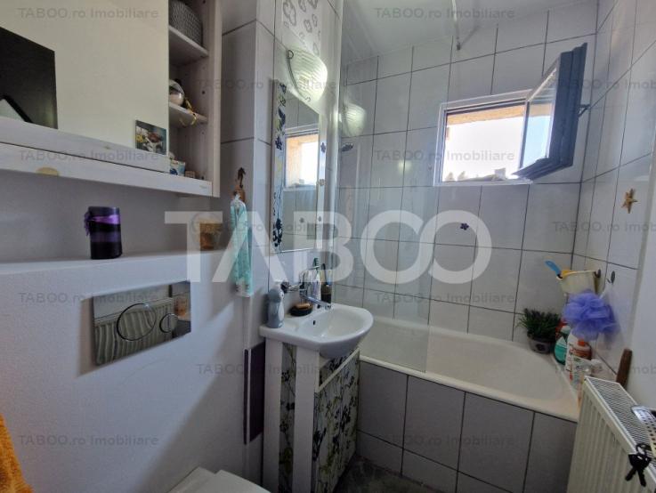 Apartament bloc cu lift 3 camere decomandat 64 mp pivnita Vasile Aaron