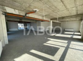 Spatiu comercial 174mp utili tip open space  cu vitrina 18m in Sibiu