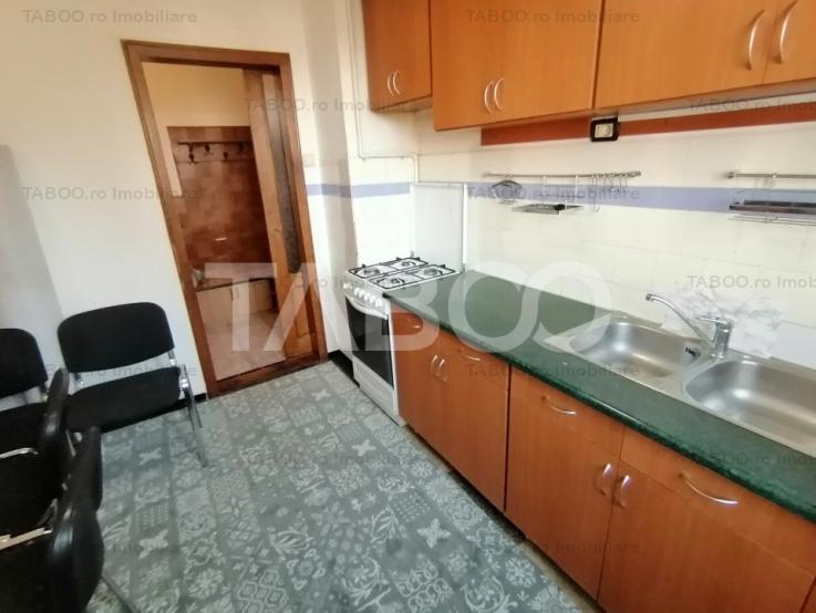 Apartament de vanzare 3 camere balcon etaj intermediar Terezian Sibiu