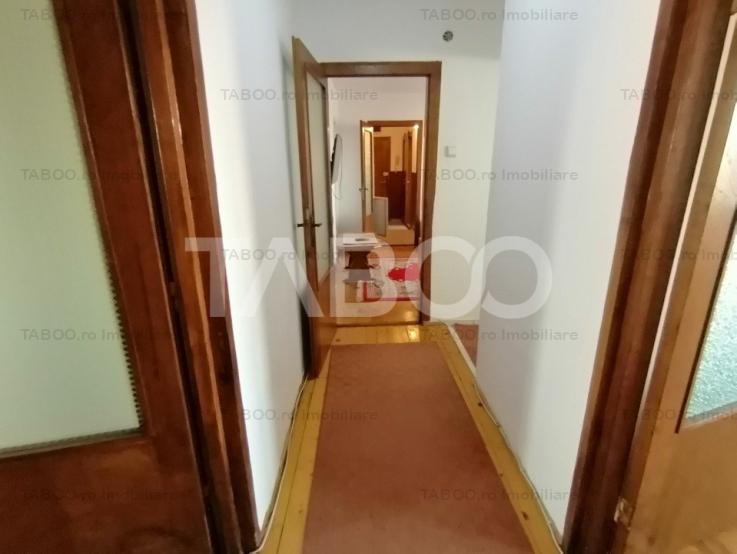 Apartament de vanzare 3 camere balcon etaj intermediar Terezian Sibiu