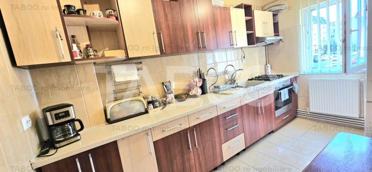 Apartament de vanzare 4 camere  etaj 2 intermediar 2 bai Sibiu 