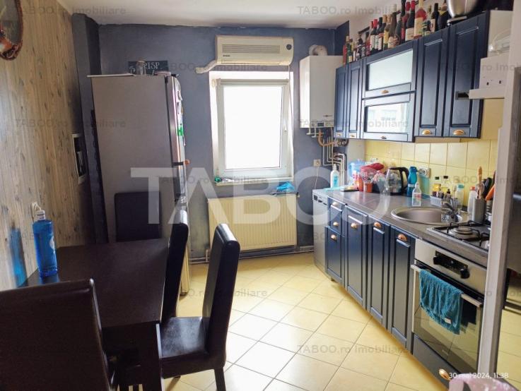 Apartament decomandat de vanzare 2 camere si balcon zona Mihai Viteazu