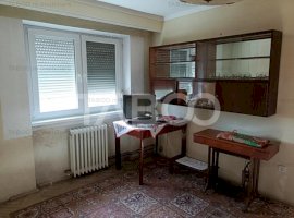 Apartament decomandat 3 camere 48 mpu balcon etaj 2 Sebes Alba