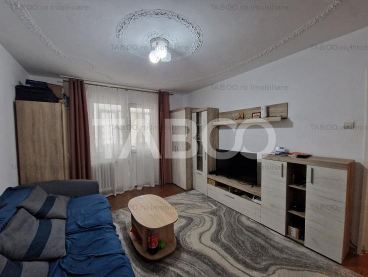 Apartament de vanzare cu 3 camere etaj 1 cu pivnita zona Rahovei Sibiu