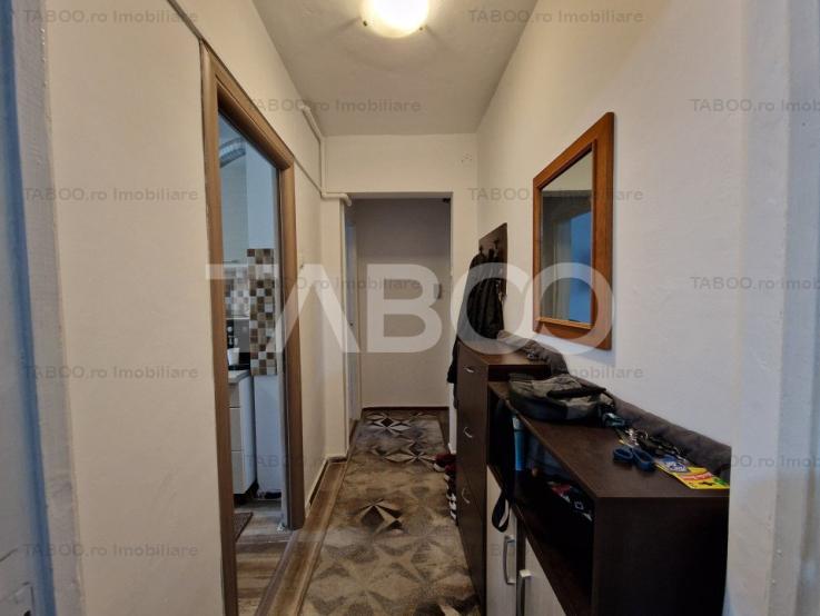 Apartament de vanzare cu 3 camere etaj 1 cu pivnita zona Rahovei Sibiu