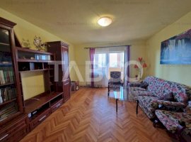 Apartament 76 mp utili decomandat 3 camere 2 bai bloc cu lift Terezian