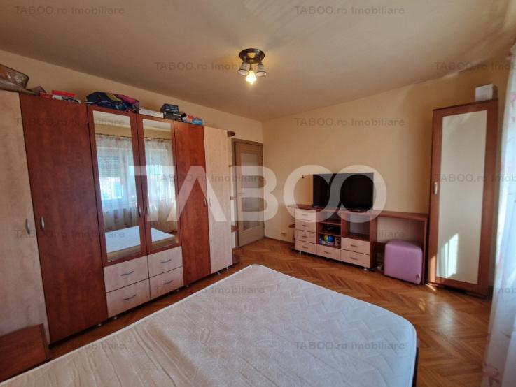 Apartament decomandat 76 mp 3 camere 2 bai utili bloc cu lift Terezian