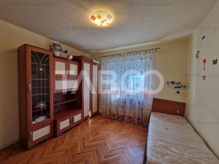 Apartament decomandat 76 mp 3 camere 2 bai utili bloc cu lift Terezian