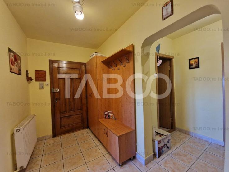 Apartament decomandat 76 mp 3 camere 2 bai utili bloc cu lift Terezian