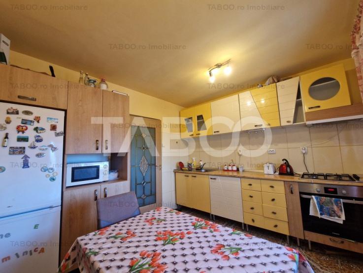 Apartament decomandat 76 mp 3 camere 2 bai utili bloc cu lift Terezian