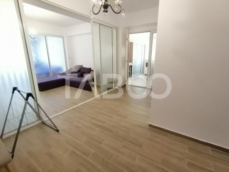 Apartament 3 camere 80 mpu pretabil spatiu comercial zona Strand Sibiu