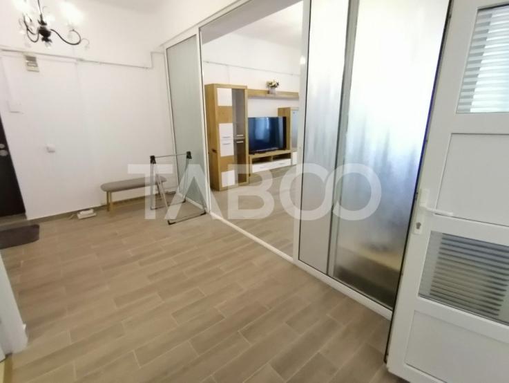 Apartament 3 camere 80 mpu pretabil spatiu comercial zona Strand Sibiu