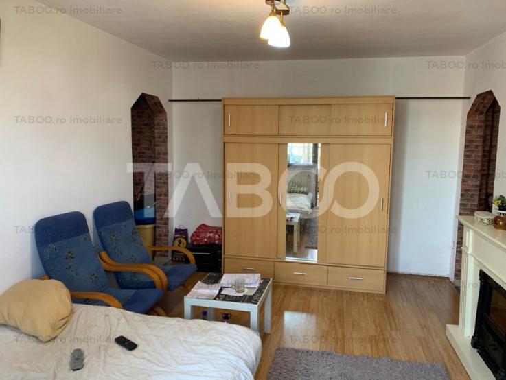 Apartament 3 camere 49mpu balcon 2mp pivnita 9mp etaj 3 zona Rahovei