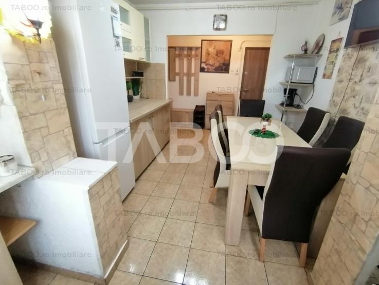 Apartament decomandat 3 camere balcon pivnita lift Vasile Aaron Sibiu