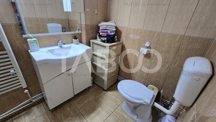 Casa cu 3 camere 67 mp utili curte comuna in Piata Cluj