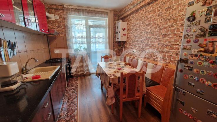 Apartament de vanzare 2 camere decomandate cu parcare si balcon