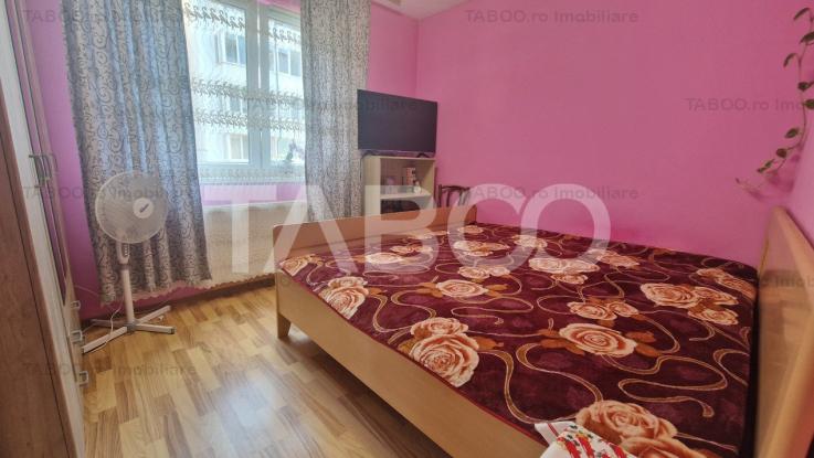 Apartament de vanzare 2 camere decomandate cu parcare si balcon