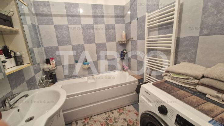 Apartament de vanzare 2 camere decomandate cu parcare si balcon