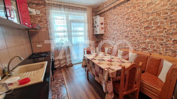 Apartament de vanzare 2 camere decomandate cu parcare si balcon