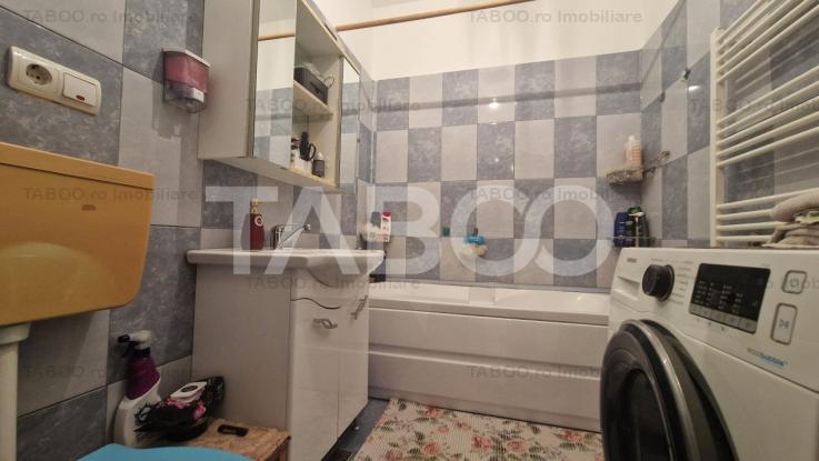 Apartament de vanzare 2 camere decomandate cu parcare si balcon