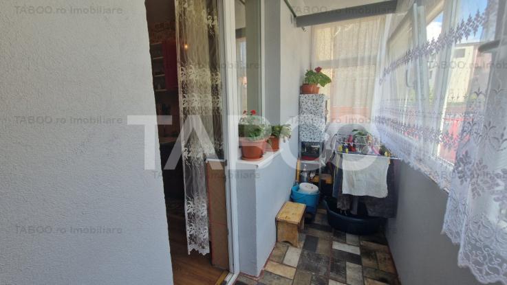 Apartament de vanzare 2 camere decomandate cu parcare si balcon