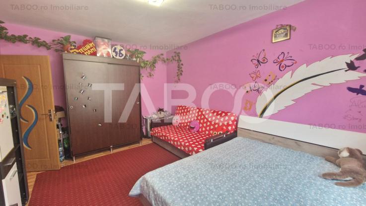 Apartament de vanzare 2 camere decomandate cu parcare si balcon