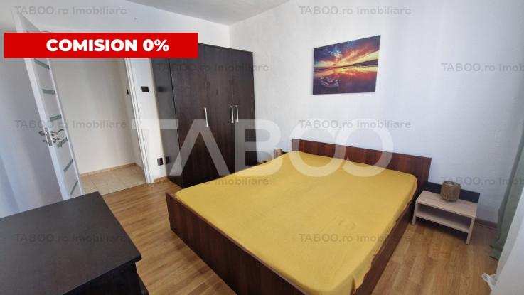 Apartament decomandat de vanzare 2 camere si balcon etaj intermediar