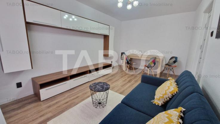 Apartament decomandat de vanzare 2 camere si balcon etaj intermediar