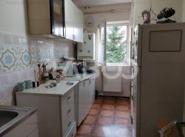 Apartament de vanzare  75 mp 4 camere  2 balcoane etaj 2 Cisnadie