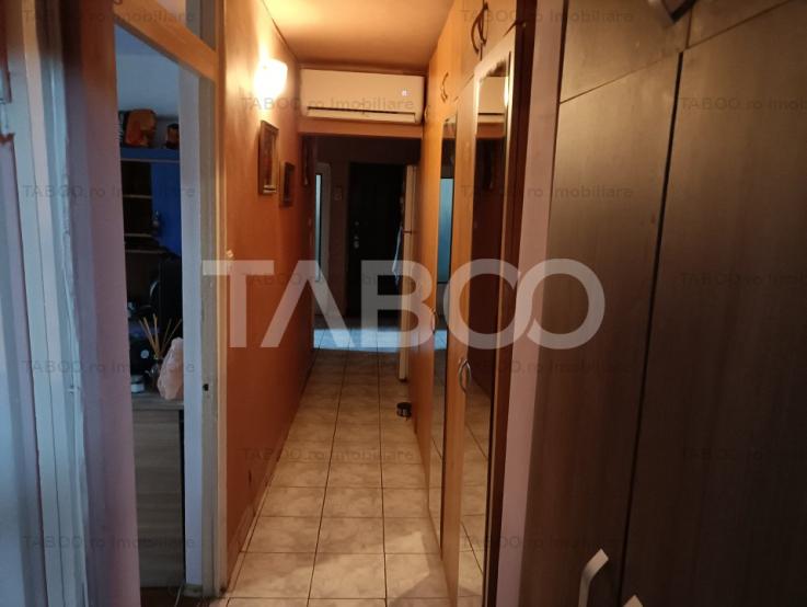 Apartament decomandat 3 camere 2 bai 68 mpu balcon Cetate Alba Iulia