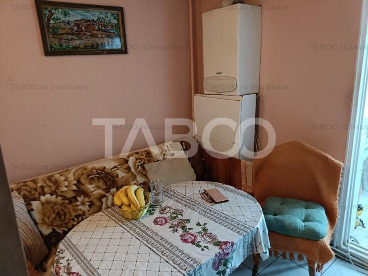 Apartament decomandat 3 camere 2 bai 68 mpu balcon Cetate Alba Iulia