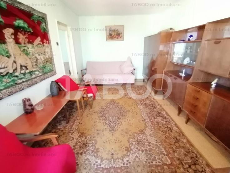 Apartament decomandat de vanzare cu 3 camere balcon zona Mihai Viteazu