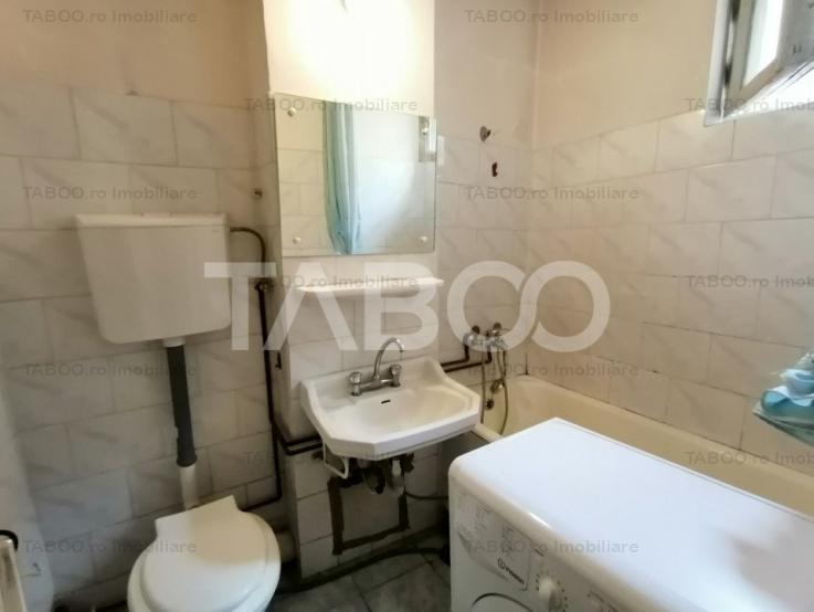 Apartament decomandat de vanzare cu 3 camere balcon zona Mihai Viteazu