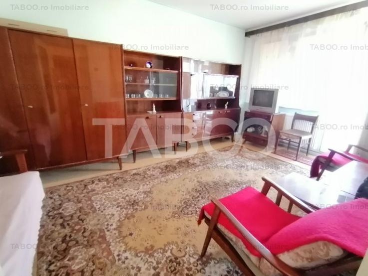 Apartament decomandat de vanzare cu 3 camere balcon zona Mihai Viteazu