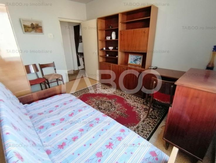 Apartament decomandat de vanzare cu 3 camere balcon zona Mihai Viteazu