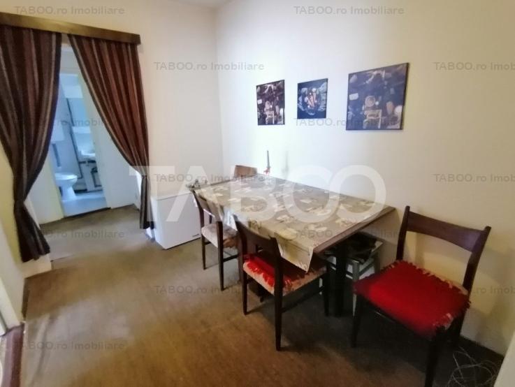 Apartament decomandat de vanzare cu 3 camere balcon zona Mihai Viteazu