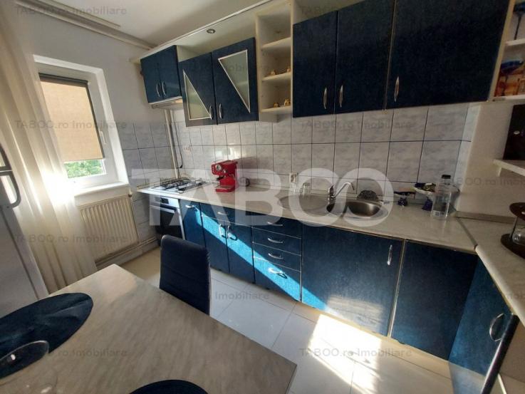 Apartament 3 camere decomandate 80 mpu etaj 1 parcare pivnita balcon