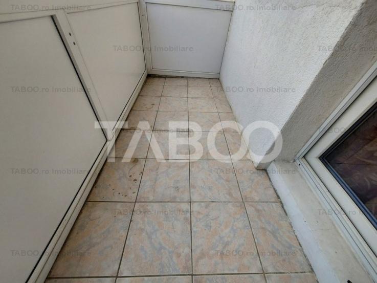 Apartament 3 camere decomandate 80 mpu etaj 1 parcare pivnita balcon