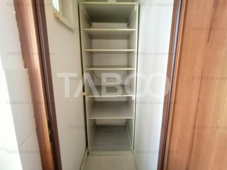 Apartament 2 camere decomandat renovat balcon pivnita Vasile Aaron