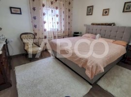 Casa cu 2 camere curte pivnita si pod mansardabil in Piata Cluj