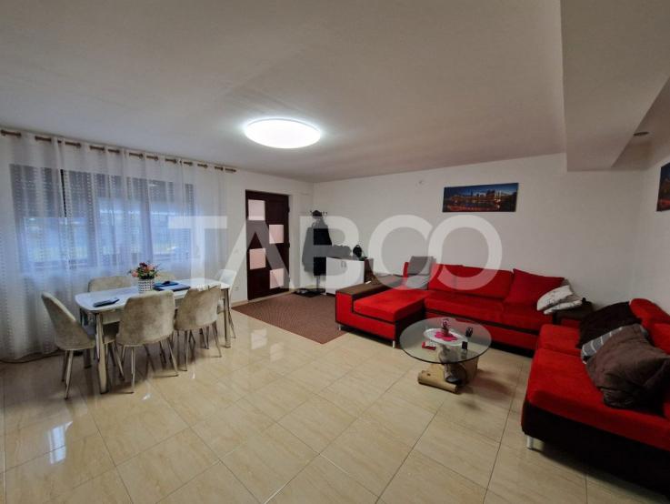 Casa tip duplex cu 6 camere 500 mp si 2 locuri parcare Terezian