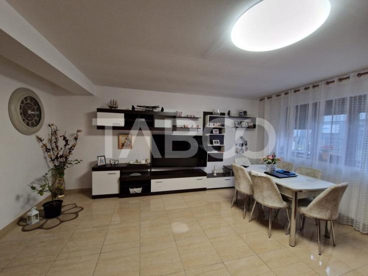 Casa tip duplex cu 6 camere 500 mp si 2 locuri parcare Terezian