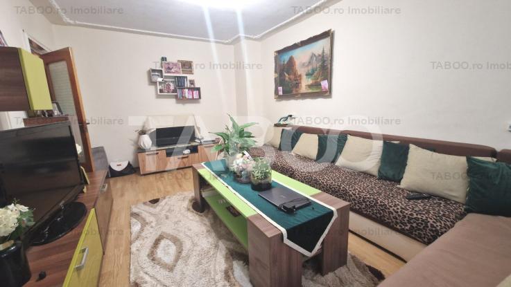 Apartament decomandat 2 camere 2 balcoane si pivnita etaj intermediar