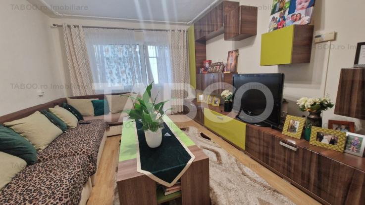 Apartament decomandat 2 camere 2 balcoane si pivnita etaj intermediar