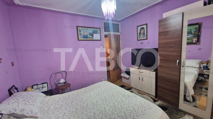 Apartament decomandat 2 camere 2 balcoane si pivnita etaj intermediar