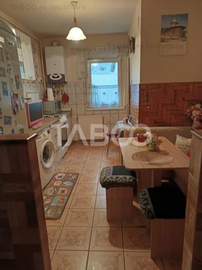 Apartament decomandat 2 camere 2 balcoane si pivnita etaj intermediar