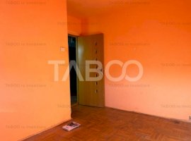 Apartament de vanzare 2 camere decomandate 33 mp zona Stejarului